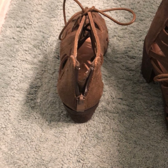 Very Volatile Lace Up Booties / size 7 - Picture 2 of 4